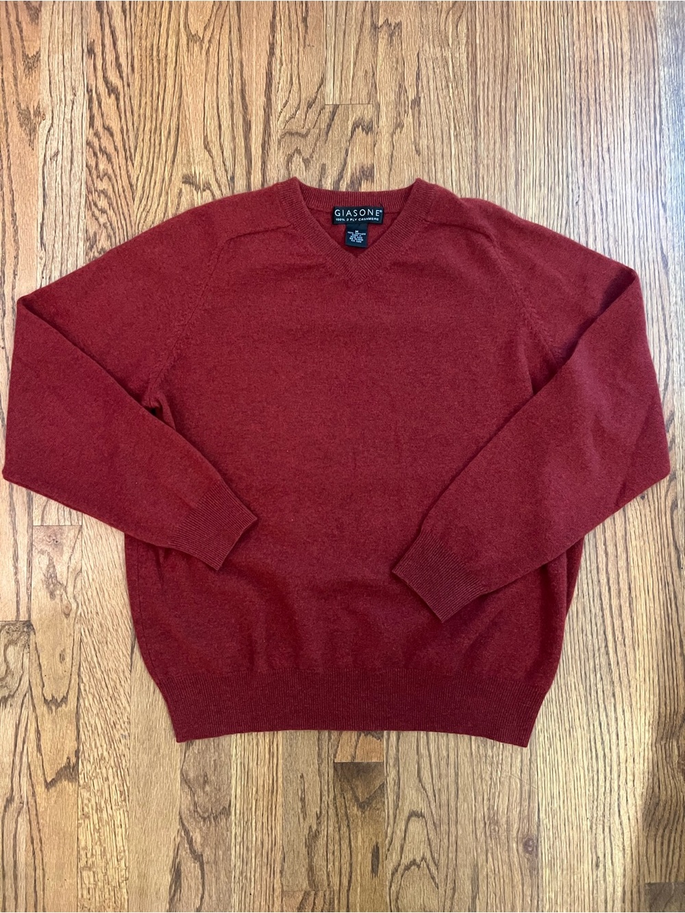 100% Cashmere Men's V-Neck Sweater in Rust Red